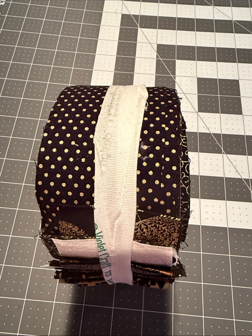 2.5x 42” strips high quality cotton fabric Black & Gold Patterned - Picture 13 of 13